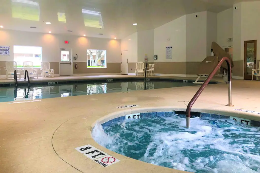 3rd-floor condo with water views, balcony, pools, gym, & beach access