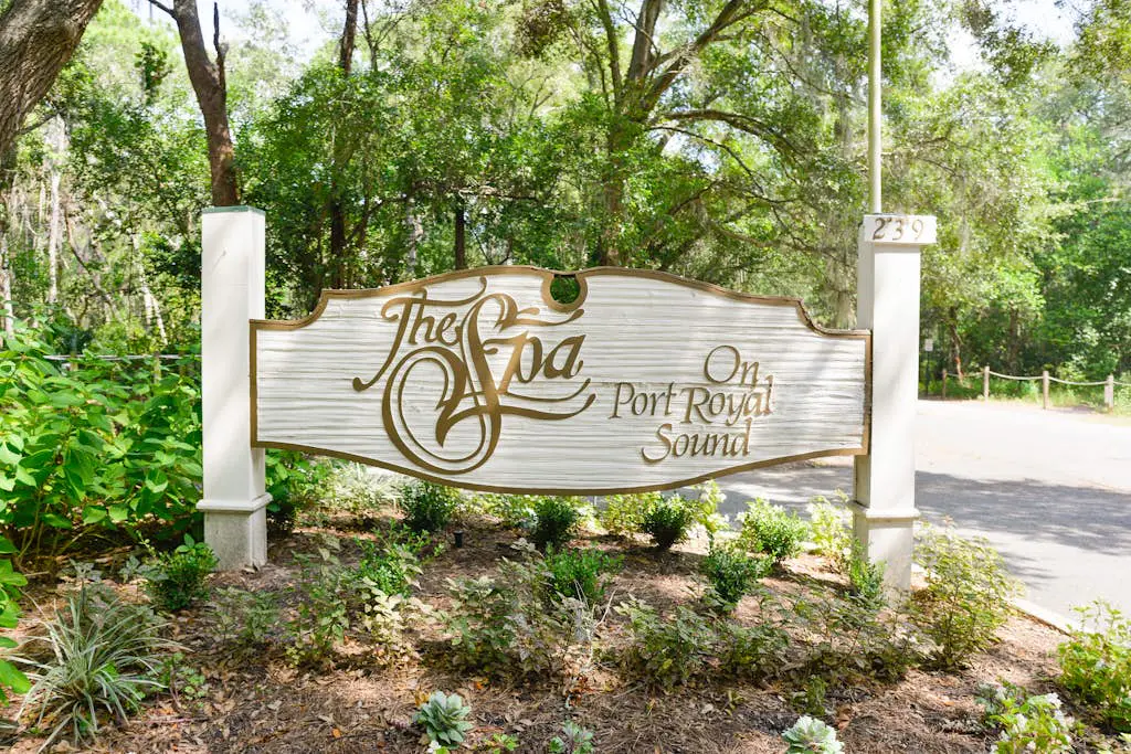 3rd-floor condo with water views, balcony, pools, gym, & beach access