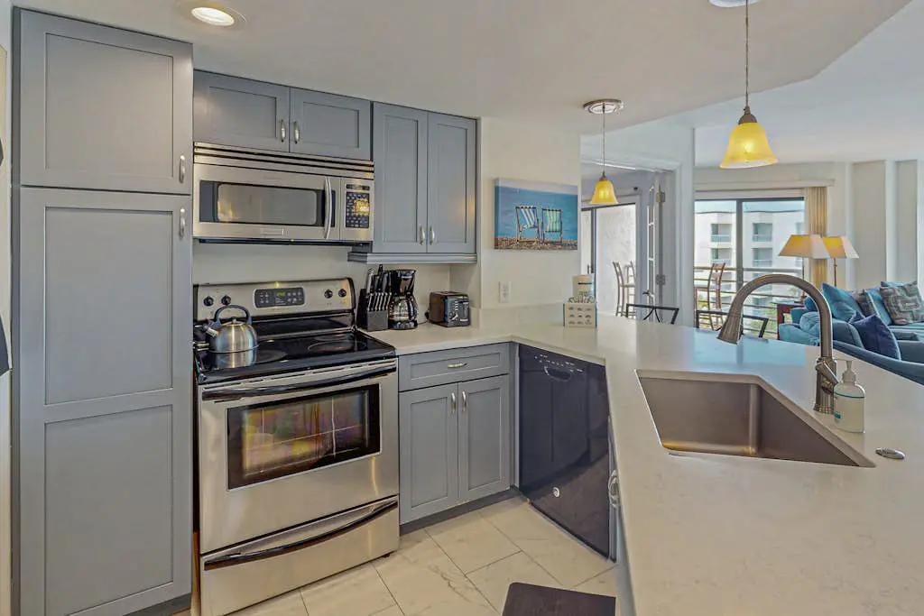 Oceanfront Villa with Shared Pools, Hot tub, and Beach Access