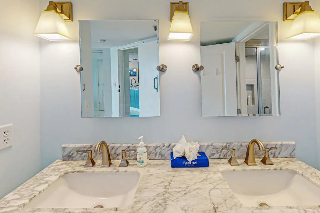 Oceanfront Villa with Shared Pools, Hot tub, and Beach Access