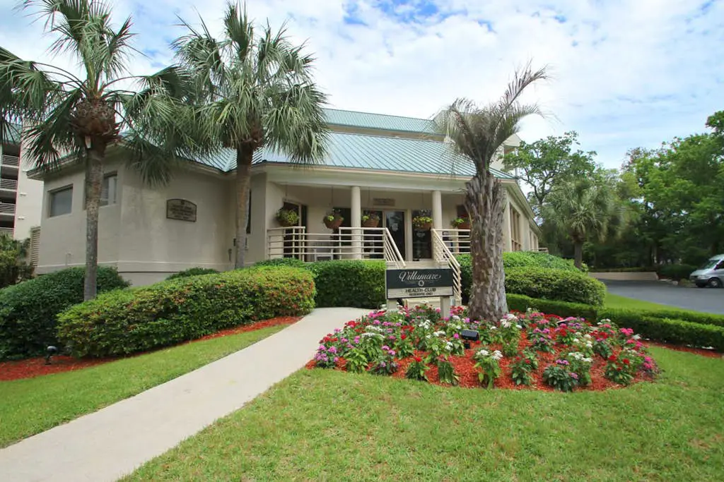Oceanfront Villa with Shared Pools, Hot tub, and Beach Access
