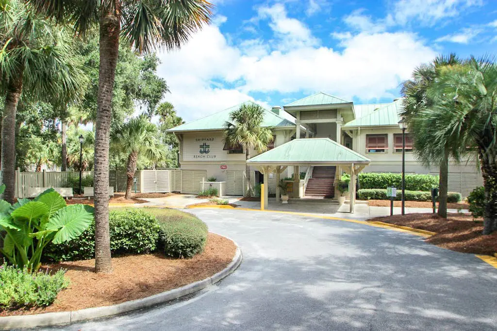 Dog-friendly villa with pool, tennis, pickleball, on-site golf, deck, & W/D