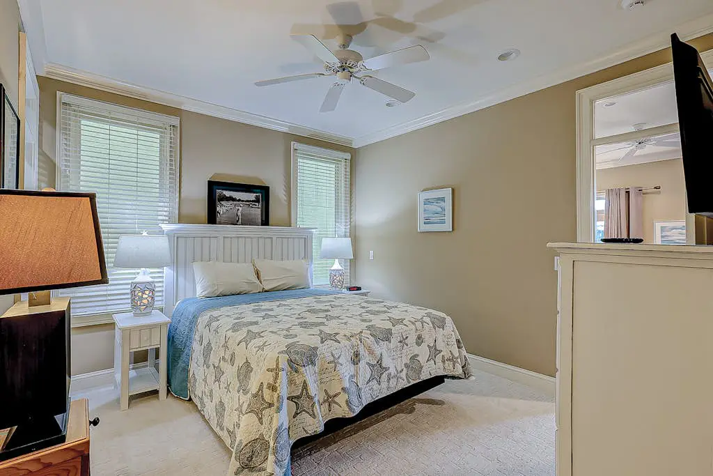 Beachfront beauty with pool access - fireplaces, jetted tub, balconies, & W/D