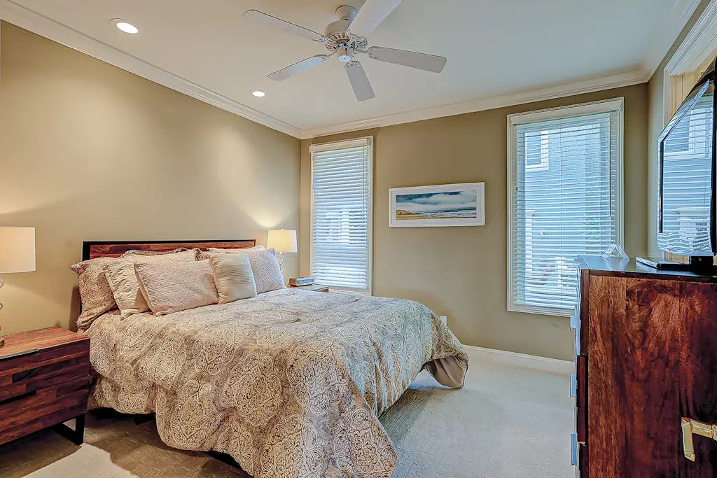 Beachfront beauty with pool access - fireplaces, jetted tub, balconies, & W/D