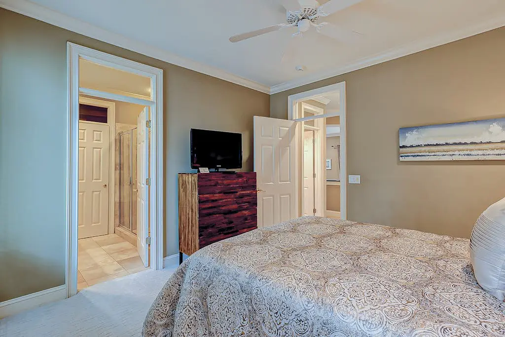 Beachfront beauty with pool access - fireplaces, jetted tub, balconies, & W/D