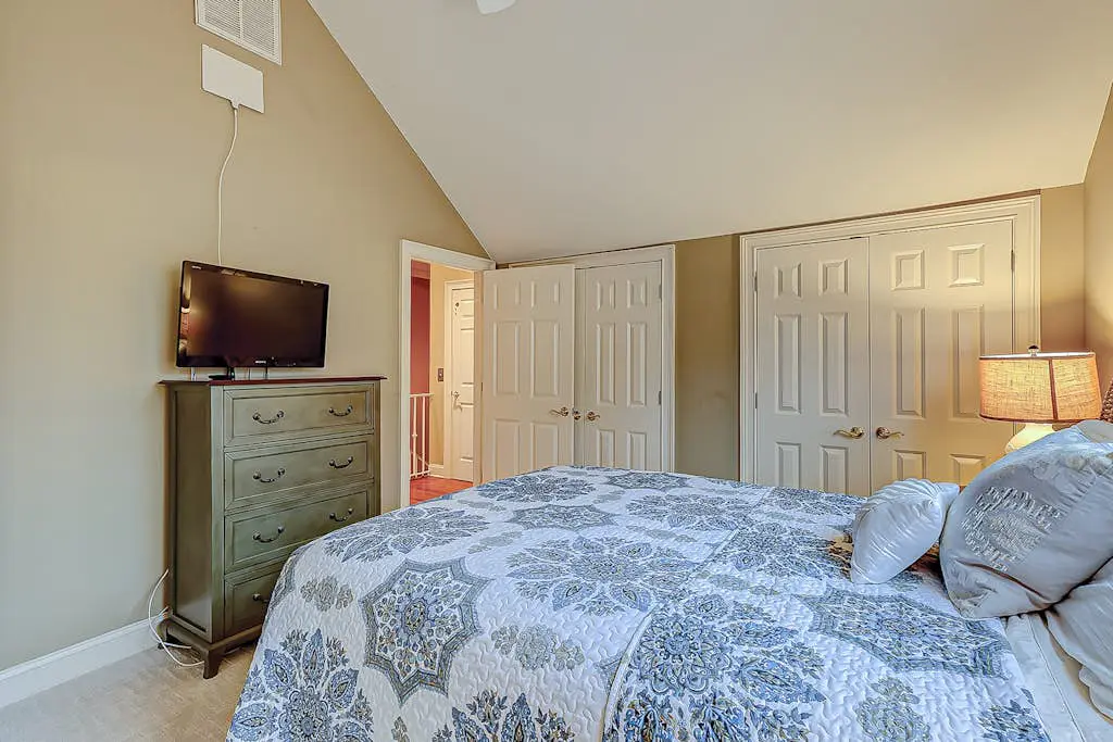 Beachfront beauty with pool access - fireplaces, jetted tub, balconies, & W/D
