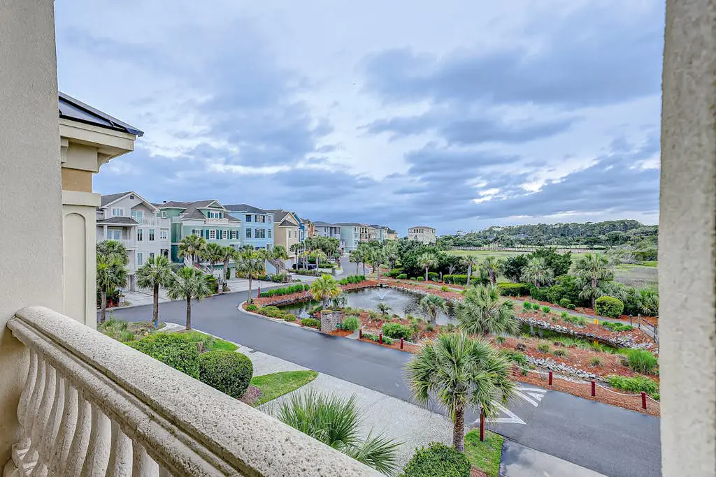 Beachfront beauty with pool access - fireplaces, jetted tub, balconies, & W/D