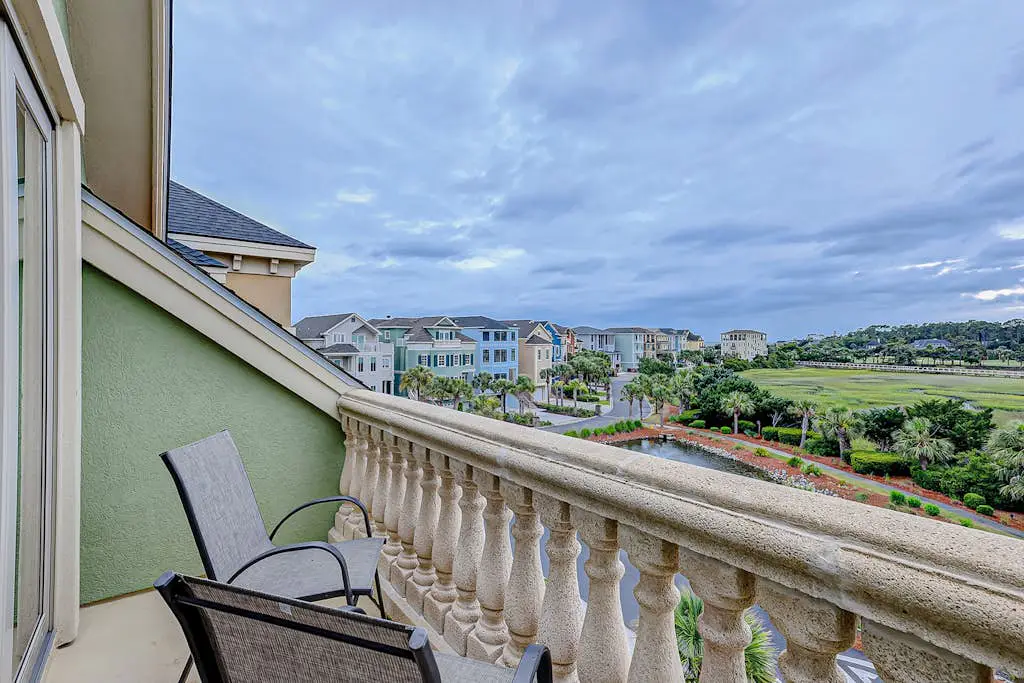 Beachfront beauty with pool access - fireplaces, jetted tub, balconies, & W/D