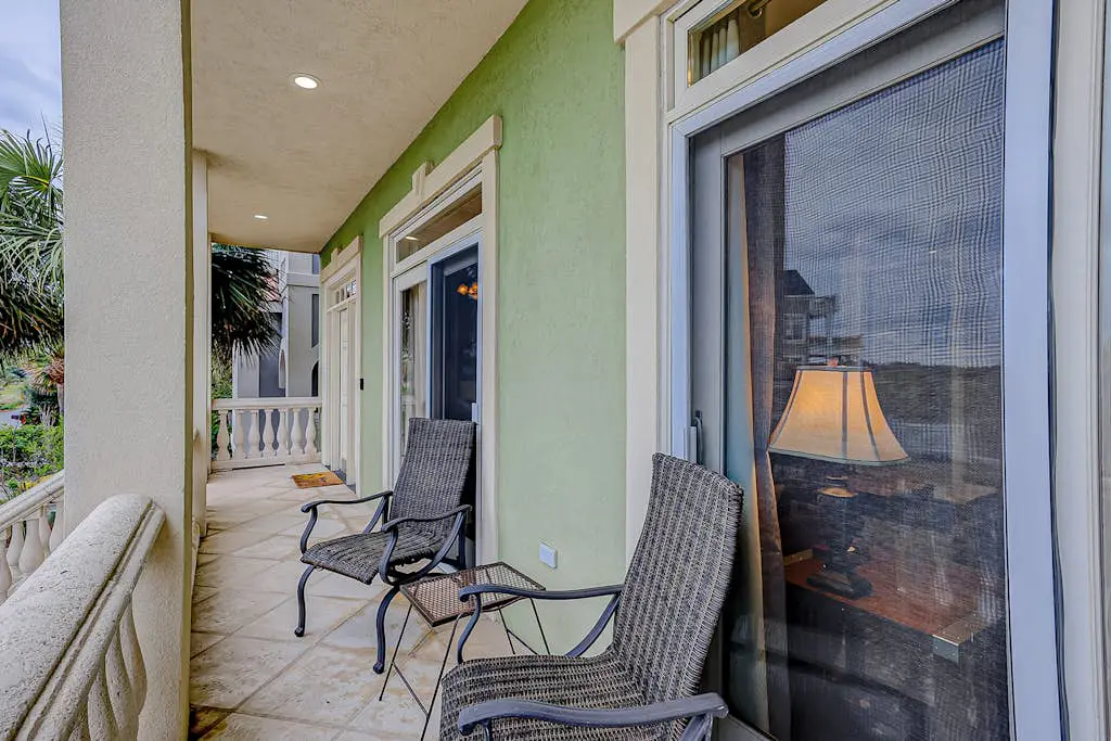 Beachfront beauty with pool access - fireplaces, jetted tub, balconies, & W/D