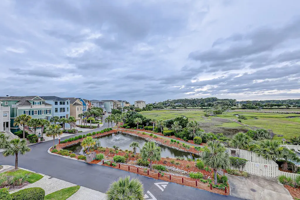 Beachfront beauty with pool access - fireplaces, jetted tub, balconies, & W/D