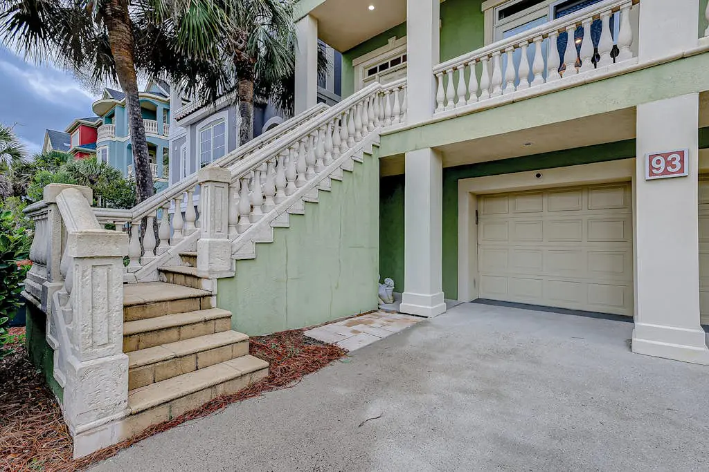 Beachfront beauty with pool access - fireplaces, jetted tub, balconies, & W/D