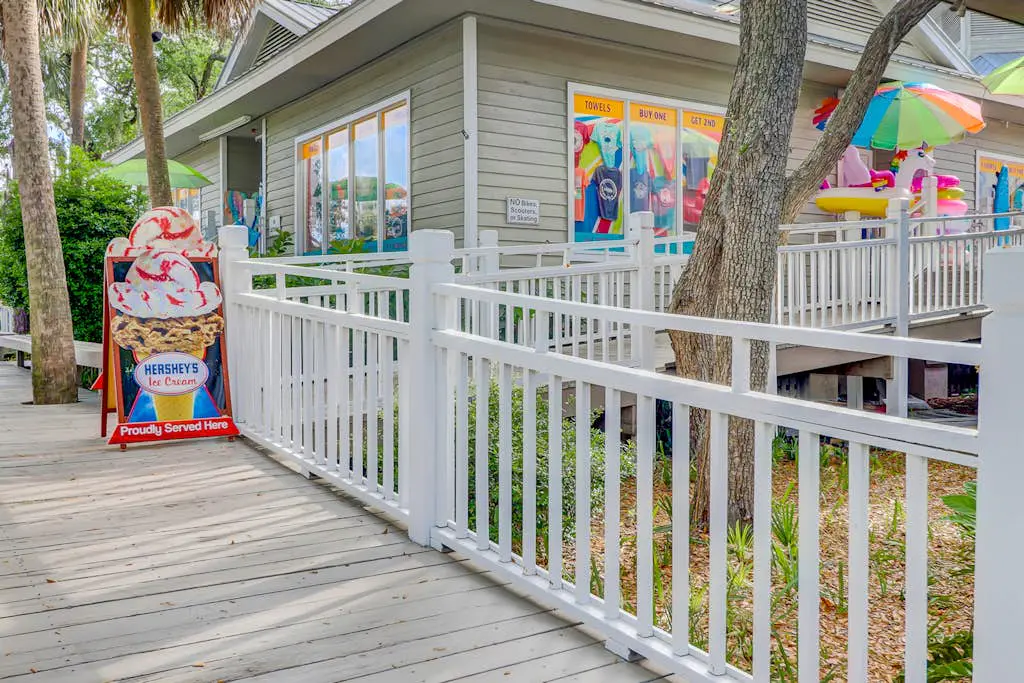 Steps to the sand Dog Friendly 1 mile to Coligny