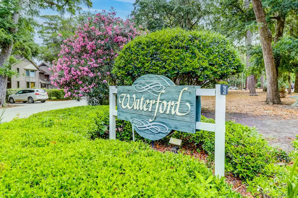 Golf course-view condo with on-site pool, tennis, & private patio