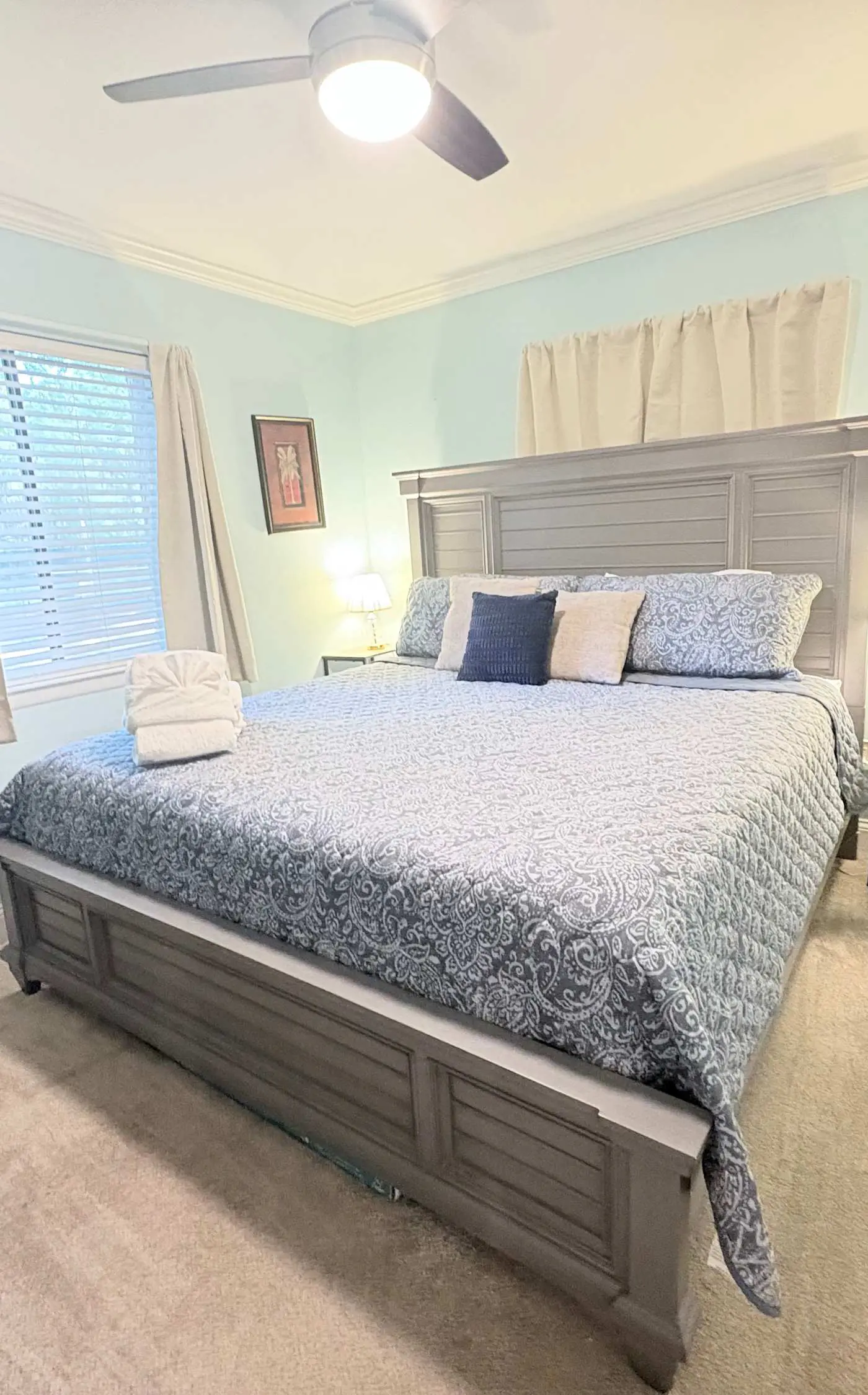 Coastal condo with balcony, washer/dryer, heated pool, hot tub, & tennis courts