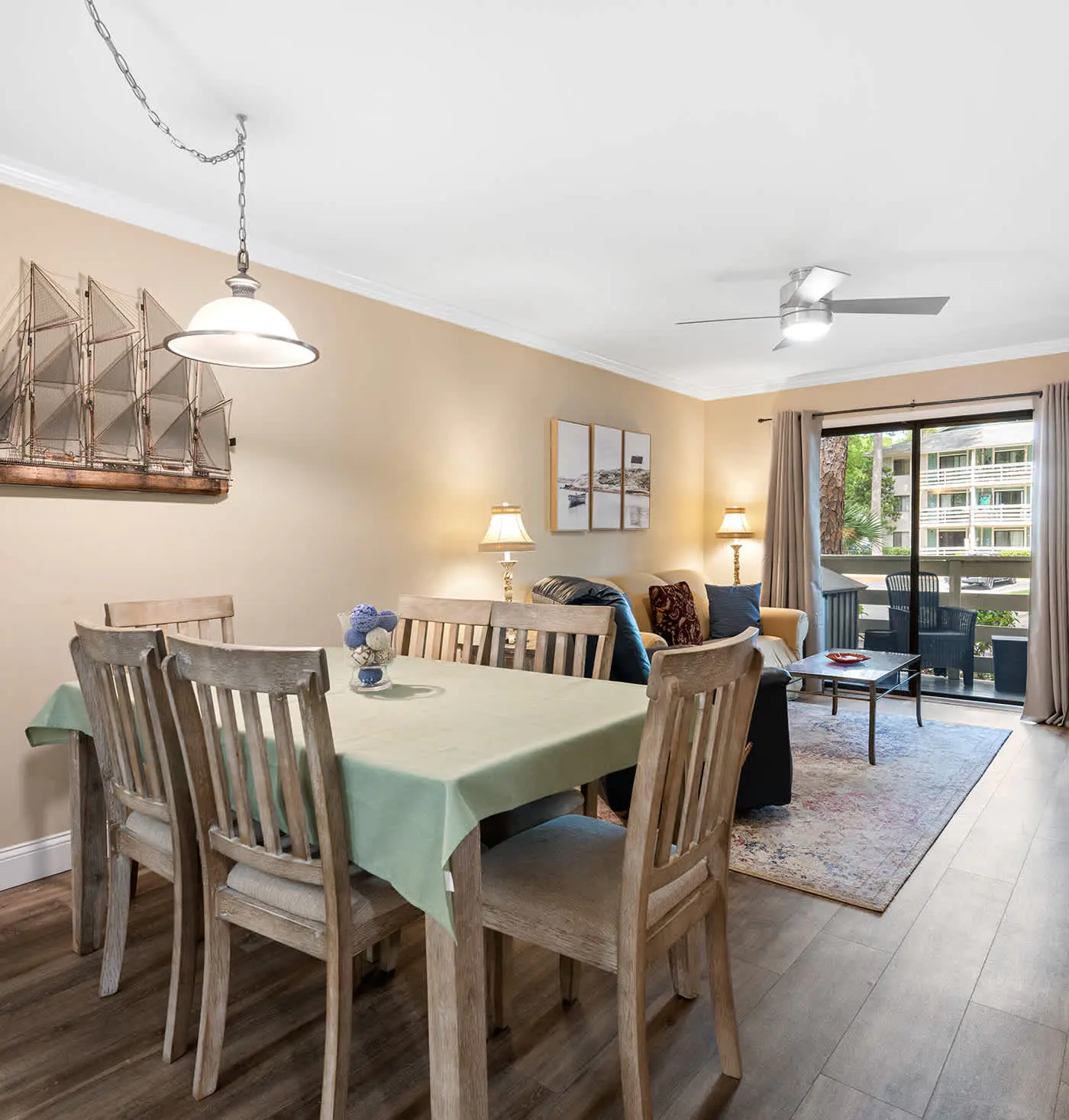 Coastal condo with balcony, washer/dryer, heated pool, hot tub, & tennis courts