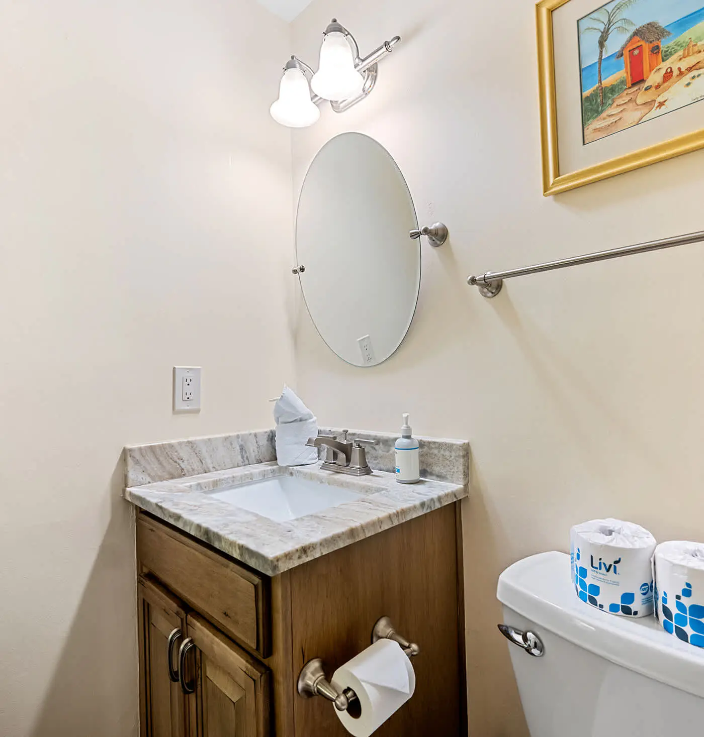 Coastal condo with balcony, washer/dryer, heated pool, hot tub, & tennis courts