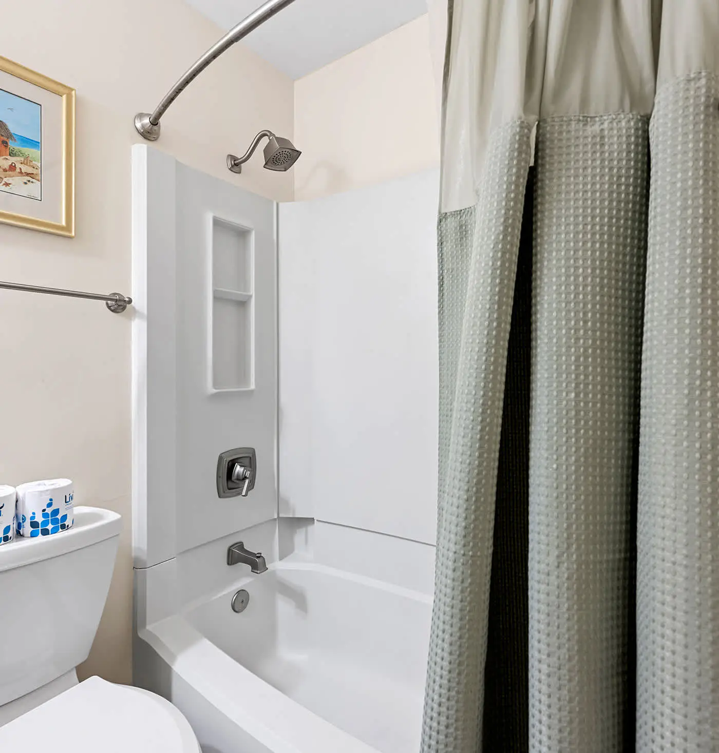 Coastal condo with balcony, washer/dryer, heated pool, hot tub, & tennis courts