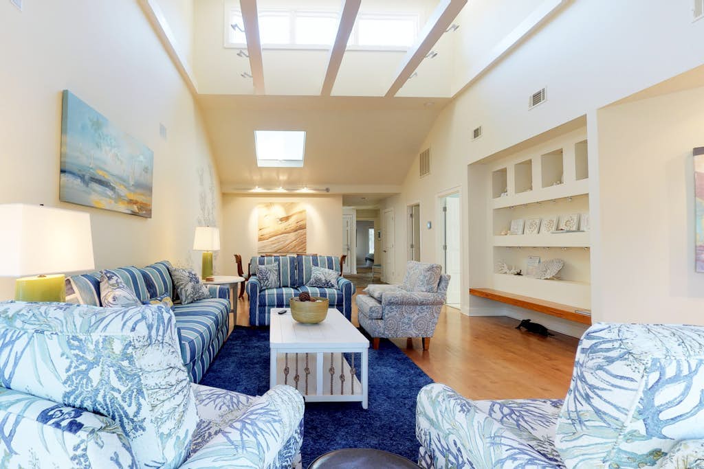 Cozy Hilton Head townhome with shared pools within a short distance of beaches