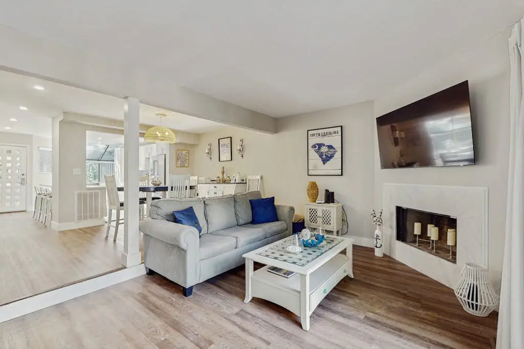     Modern Coastal Retreat | Walk to Beach | Pool & Tennis | Pet-Friendly