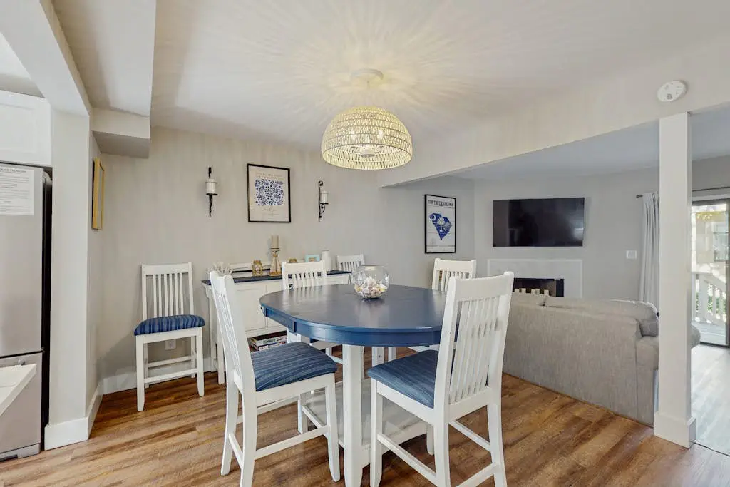     Modern Coastal Retreat | Walk to Beach | Pool & Tennis | Pet-Friendly