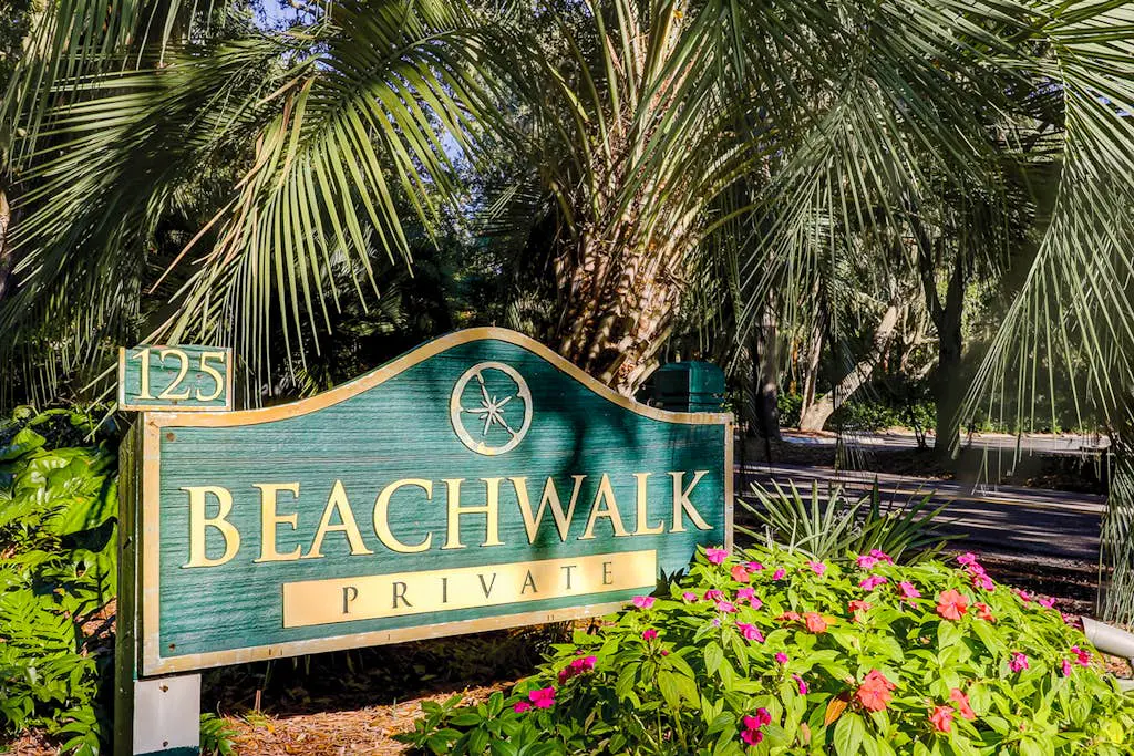    Modern Coastal Retreat | Walk to Beach | Pool & Tennis | Pet-Friendly