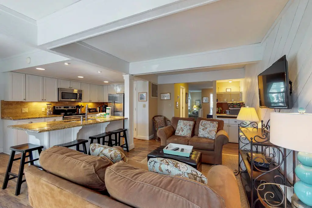 Dog-Friendly Townhouse with Shared Pool, Easy Beach Access, and Golf