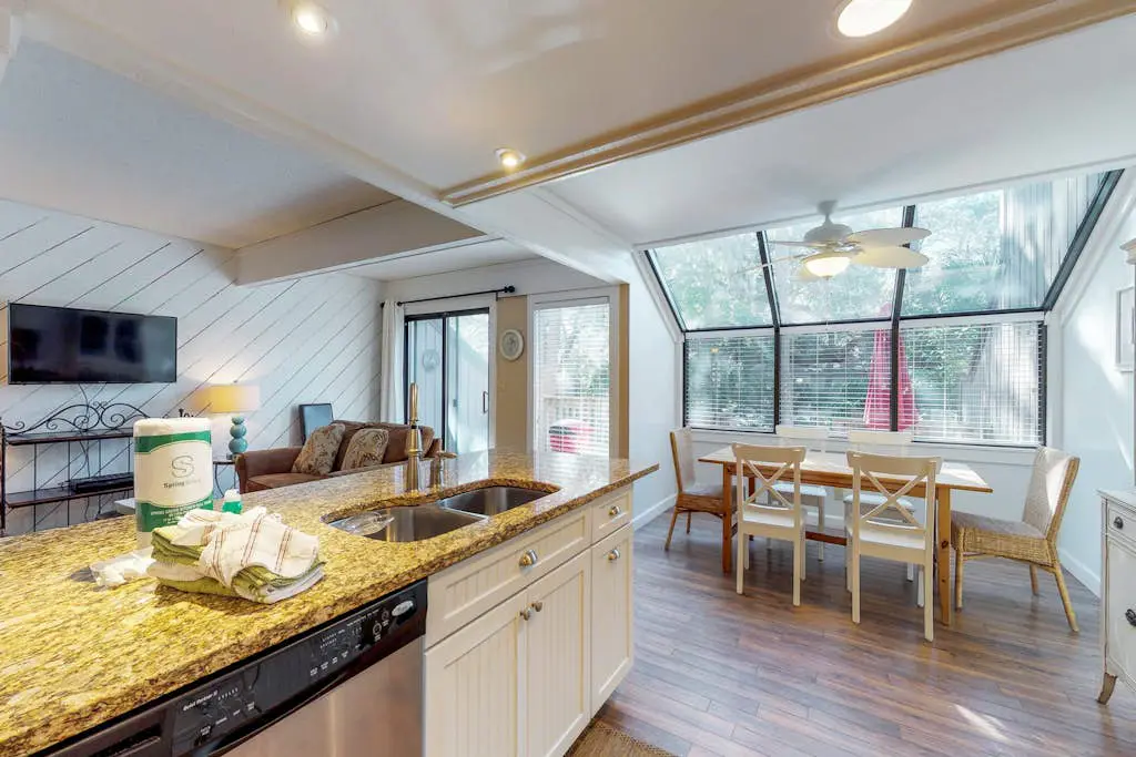 Dog-Friendly Townhouse with Shared Pool, Easy Beach Access, and Golf