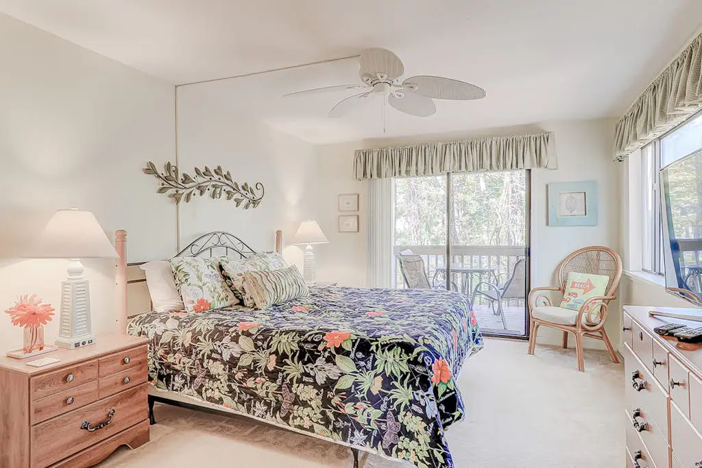 Dog-friendly condo with pool, central AC, & washer/dryer - quick walk to beach