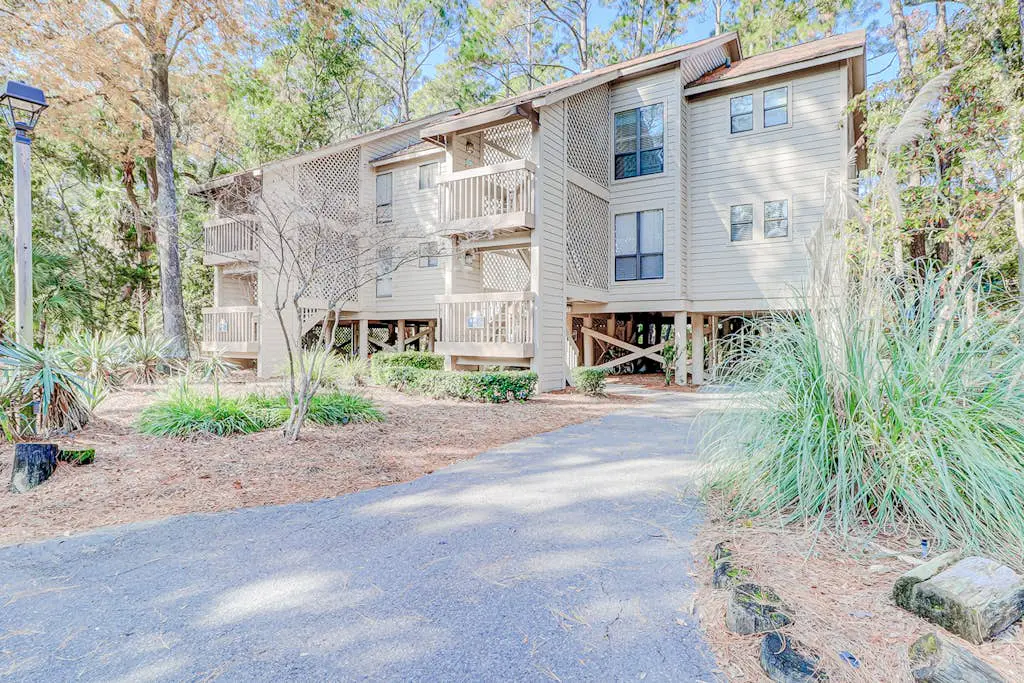 Dog-friendly condo with pool, central AC, & washer/dryer - quick walk to beach