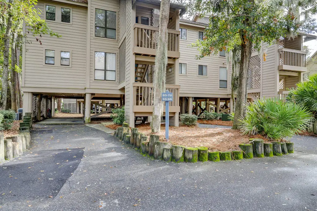 Dog-friendly condo with pool, central AC, & washer/dryer - quick walk to beach