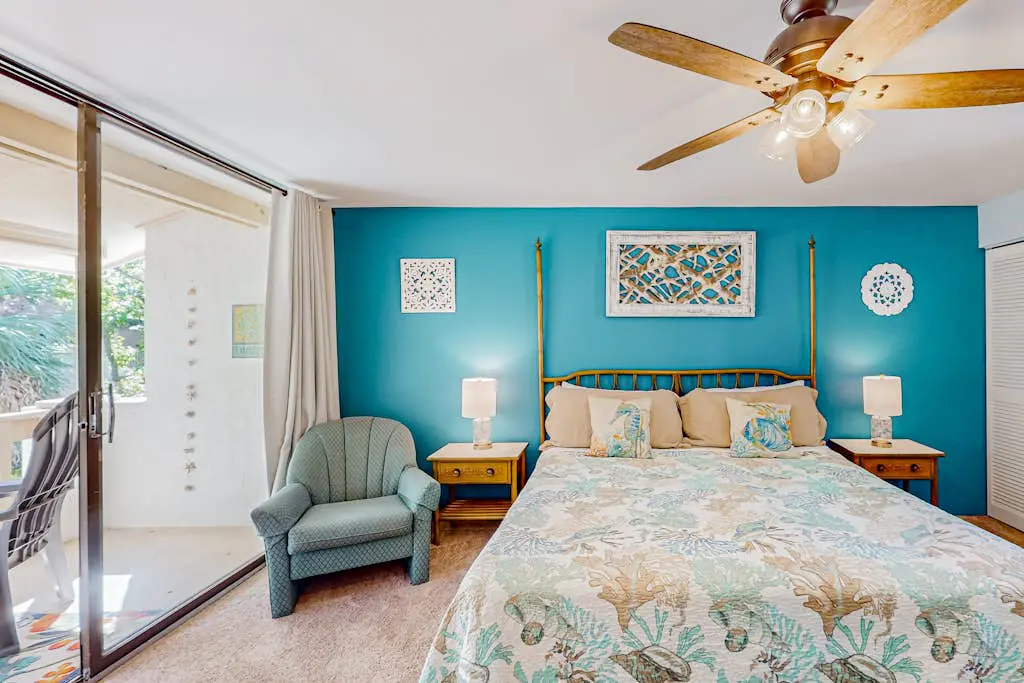 Beach access condo with deck, pool, washer/dryer, and AC - snowbird-friendly