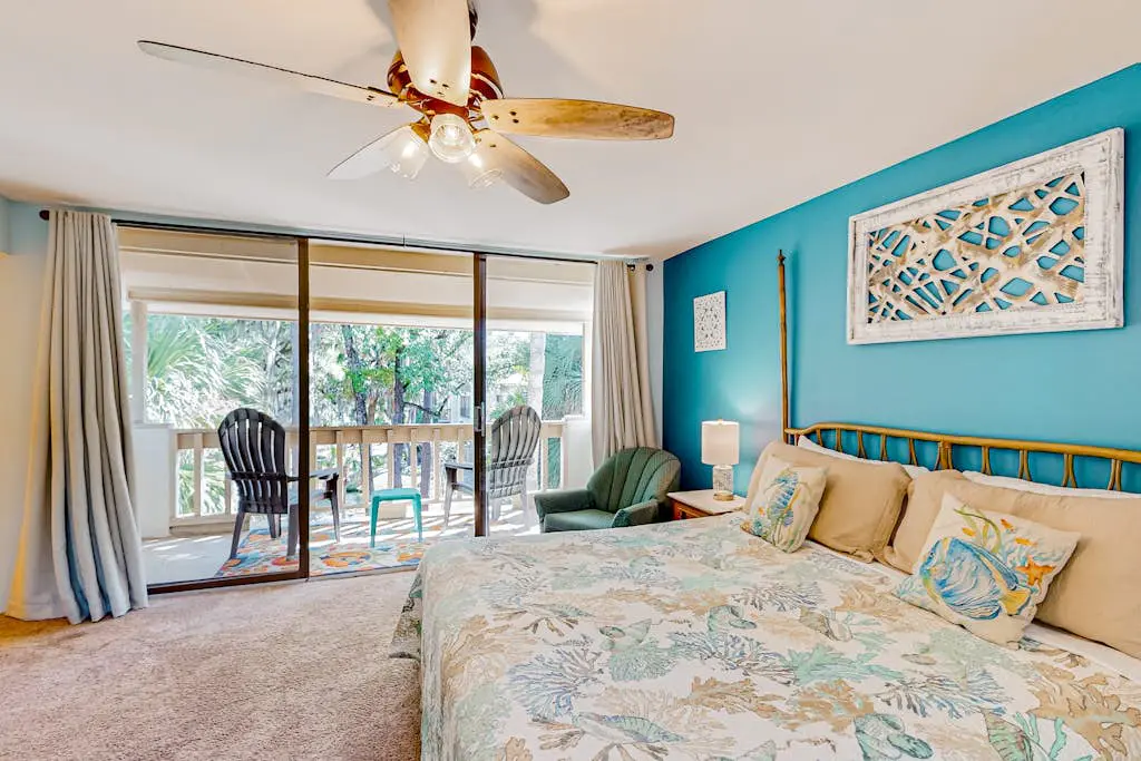 Beach access condo with deck, pool, washer/dryer, and AC - snowbird-friendly