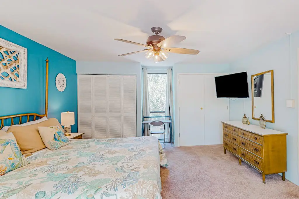 Beach access condo with deck, pool, washer/dryer, and AC - snowbird-friendly