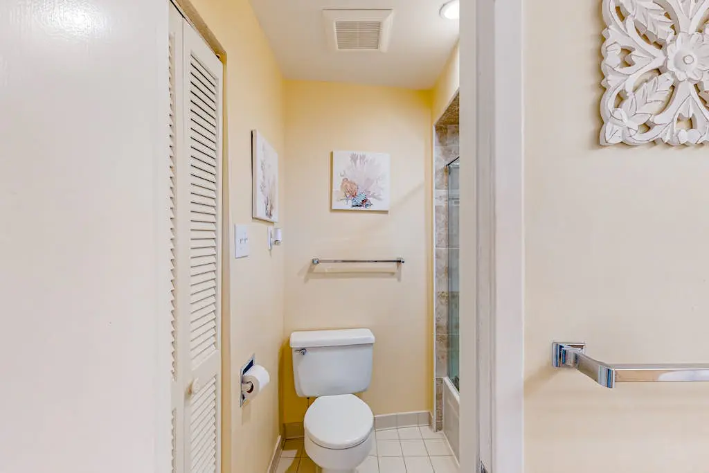 Beach access condo with deck, pool, washer/dryer, and AC - snowbird-friendly