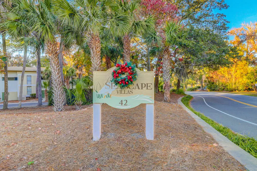 Beach access condo with deck, pool, washer/dryer, and AC - snowbird-friendly
