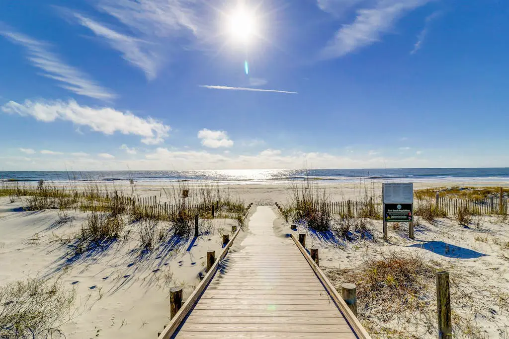 Beach access condo with deck, pool, washer/dryer, and AC - snowbird-friendly