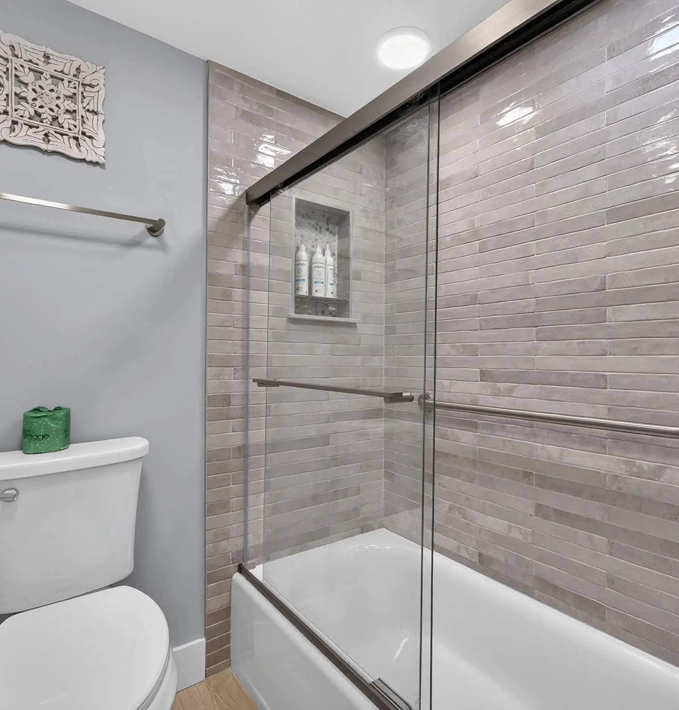 Beach access condo with deck, pool, washer dryer, and AC - snowbird-friendly