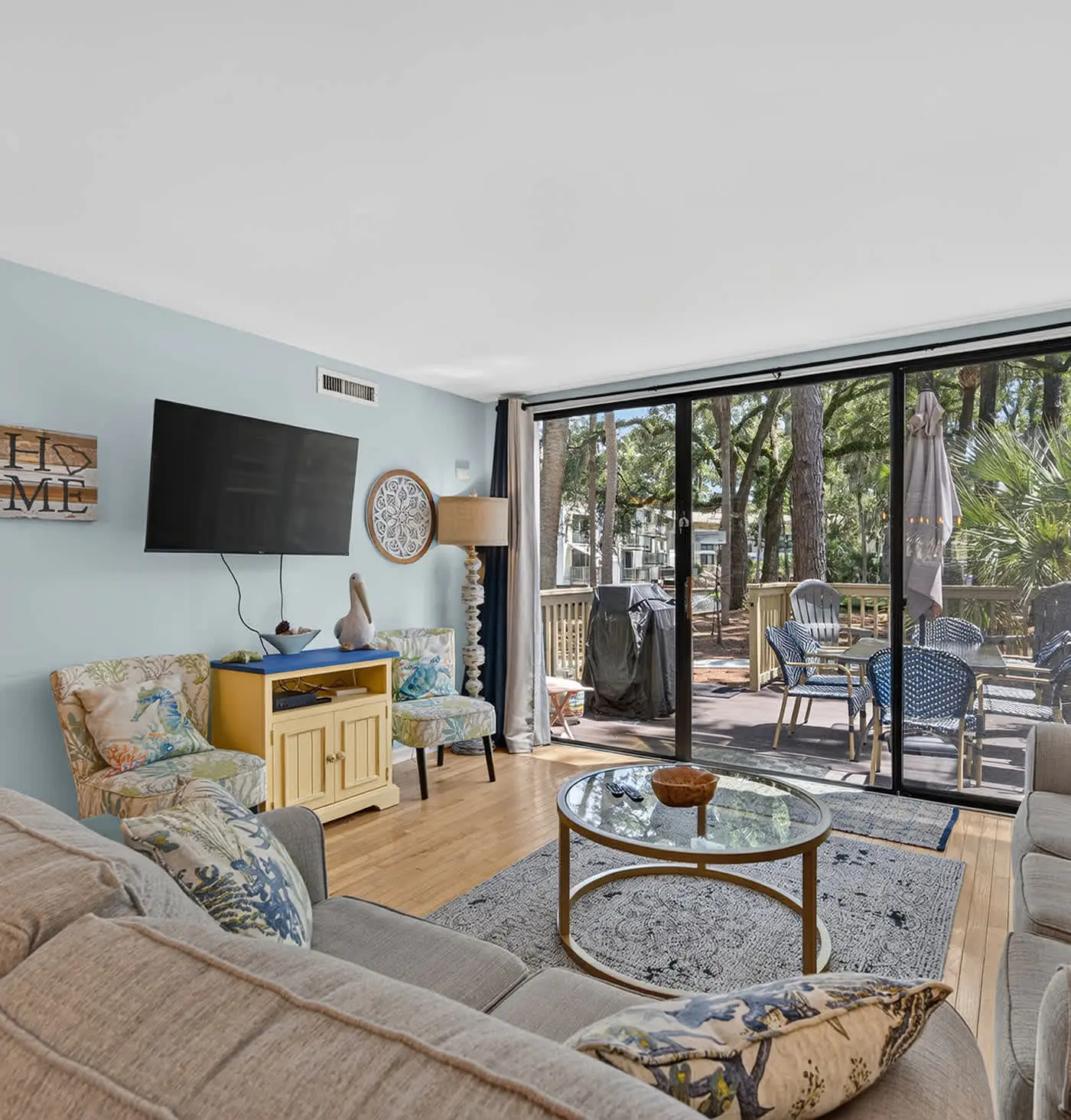 Beach access condo with deck, pool, washer dryer, and AC - snowbird-friendly