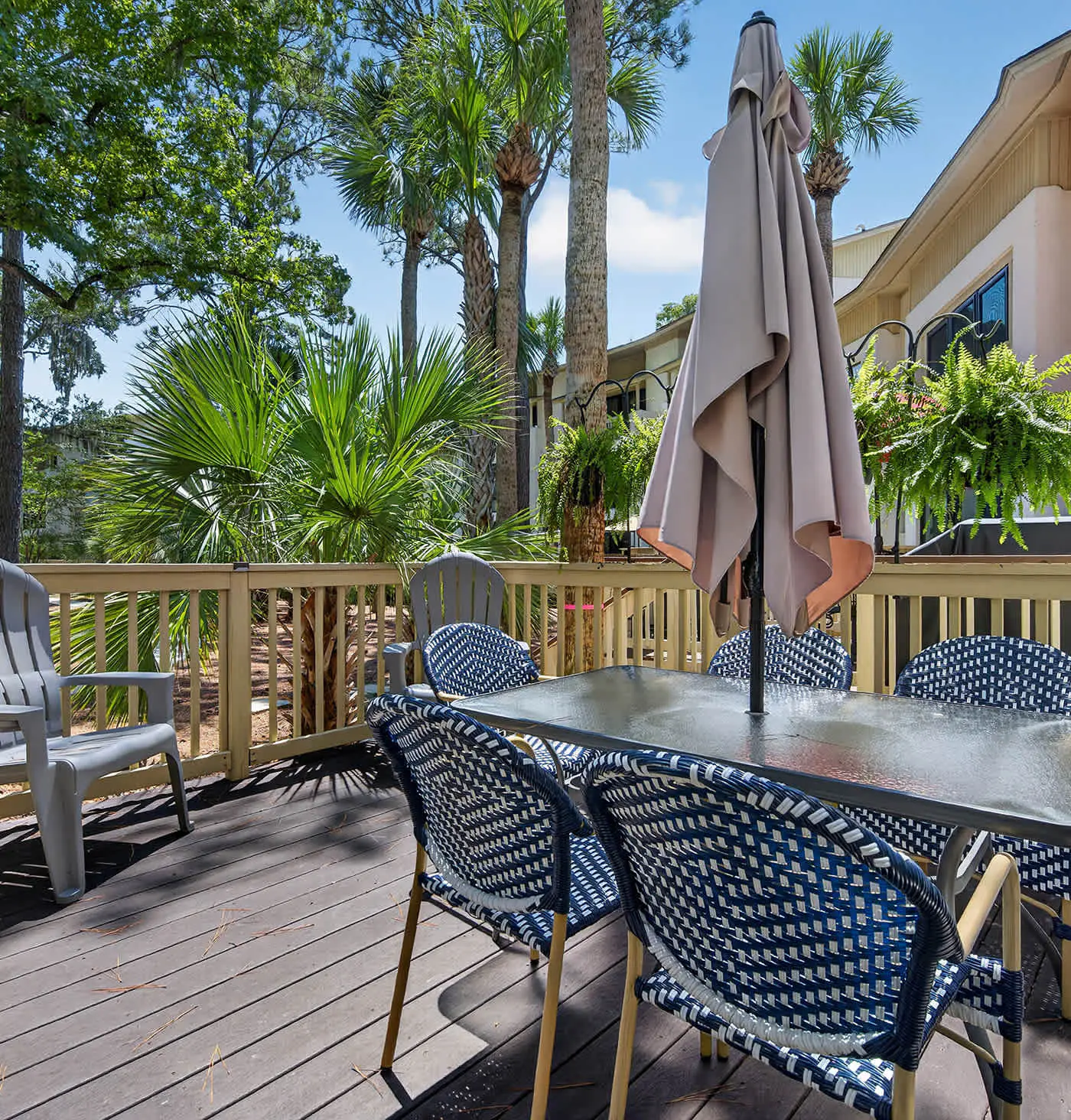 Beach access condo with deck, pool, washer dryer, and AC - snowbird-friendly