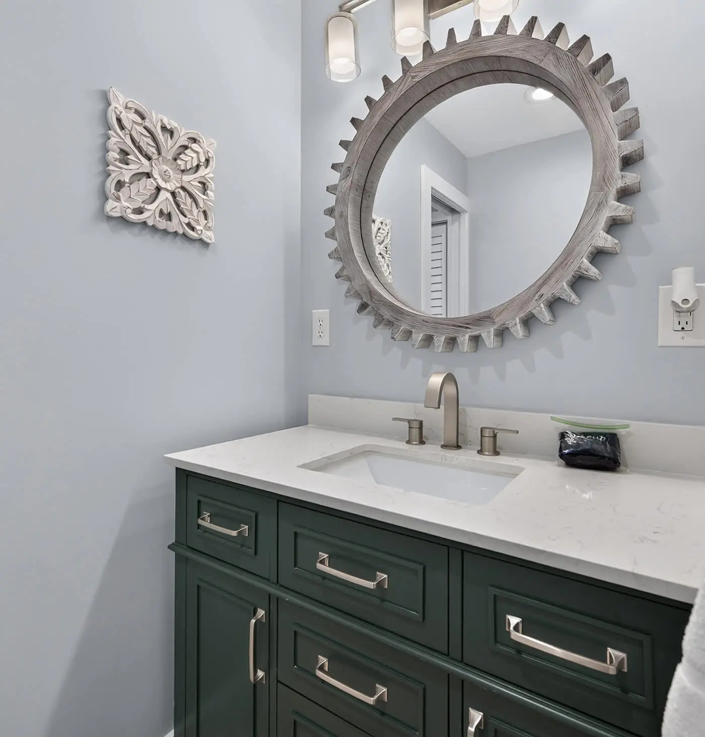 Beach access condo with deck, pool, washer dryer, and AC - snowbird-friendly