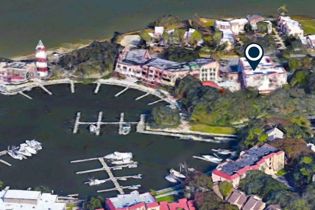 Dog-friendly coastal condo - water views, balcony, W/D, & AC