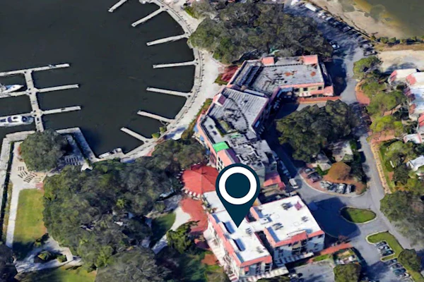 Dog-friendly coastal condo - water views, balcony, W/D, & AC