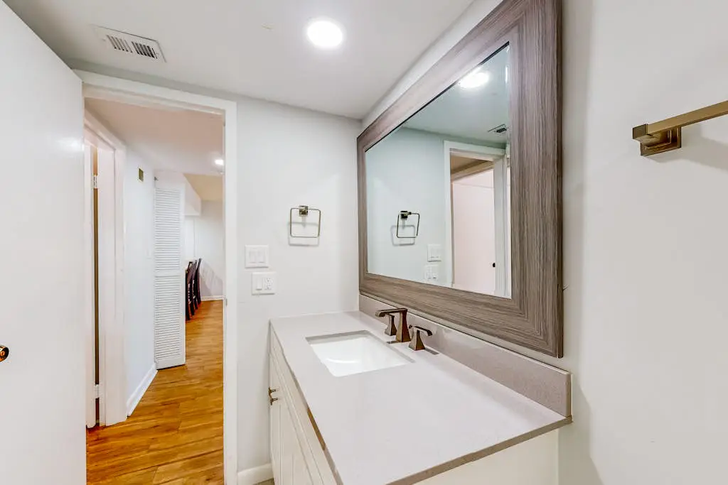 Dog-friendly coastal condo - water views, balcony, W/D, & AC