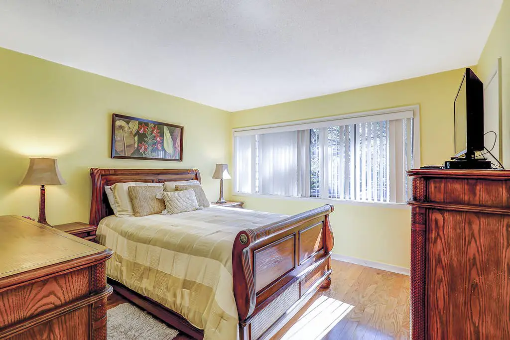 Golf course-view condo near beach with pool & private deck - dog-friendly
