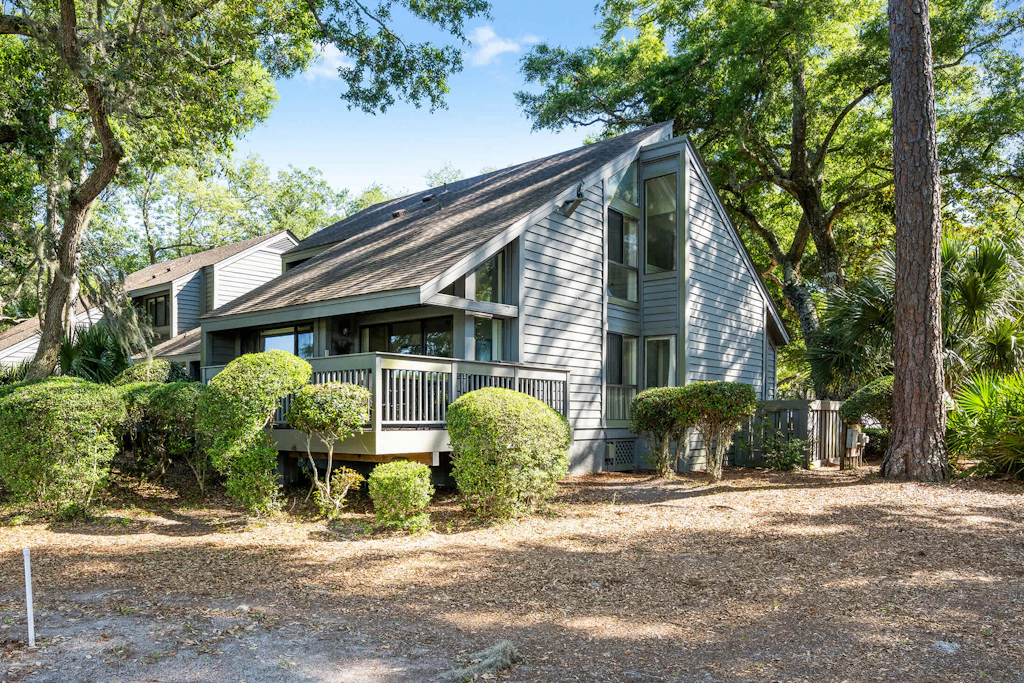 Golf course-view condo near beach with pool & private deck - dog-friendly