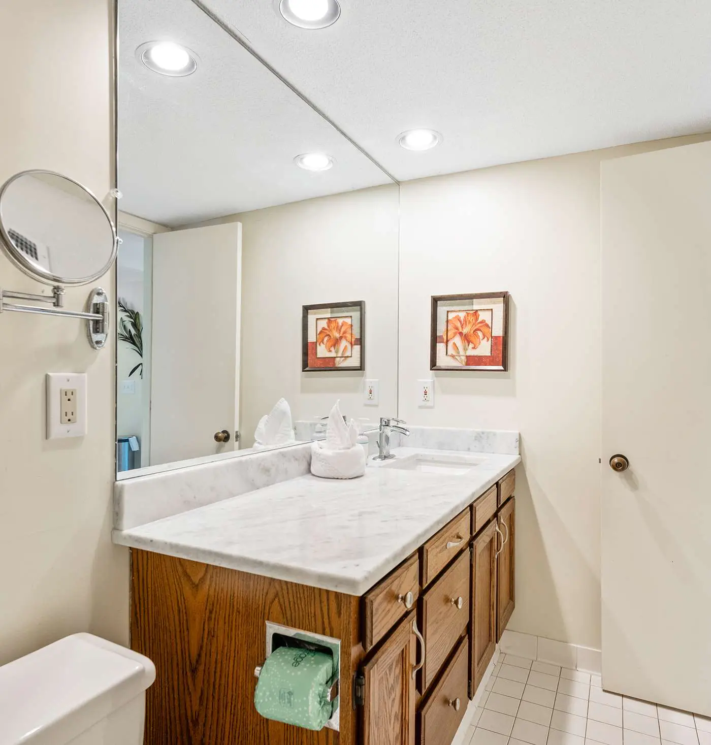 Golf course-view condo near beach with pool & private deck - dog-friendly