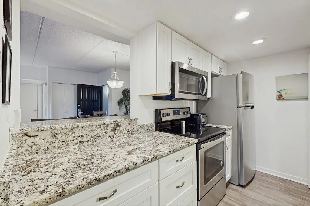 Newly renovated villa near the beach with pool & tennis -  walk to Coligny Plaza