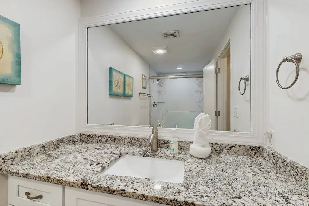 Newly renovated villa near the beach with pool & tennis -  walk to Coligny Plaza