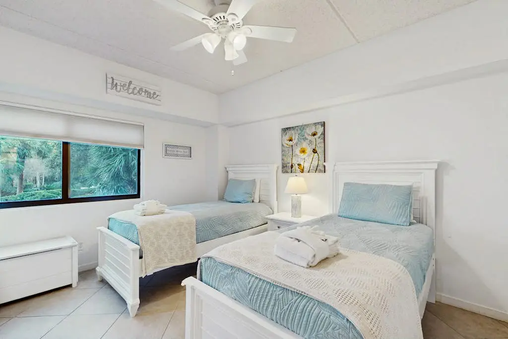 Newly renovated villa near the beach with pool & tennis -  walk to Coligny Plaza