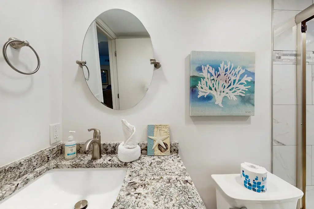 Newly renovated villa near the beach with pool & tennis -  walk to Coligny Plaza